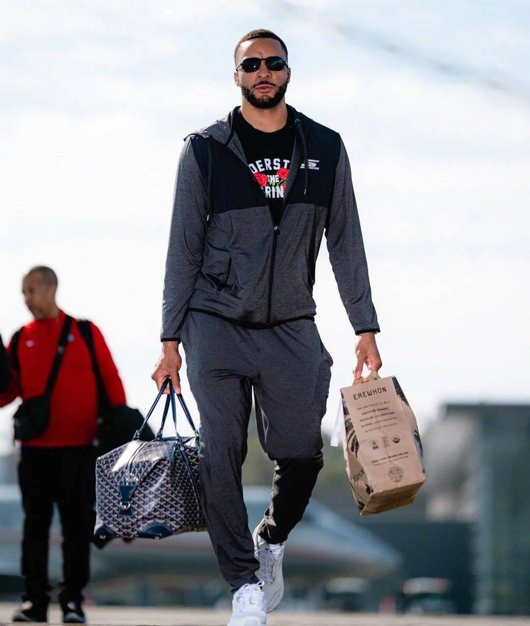 Jiuyou-包含清晨法甲传出新动向，洛杉矶湖人外线爆发，管理层表态：目标明确，资深球员宣示担当的词条