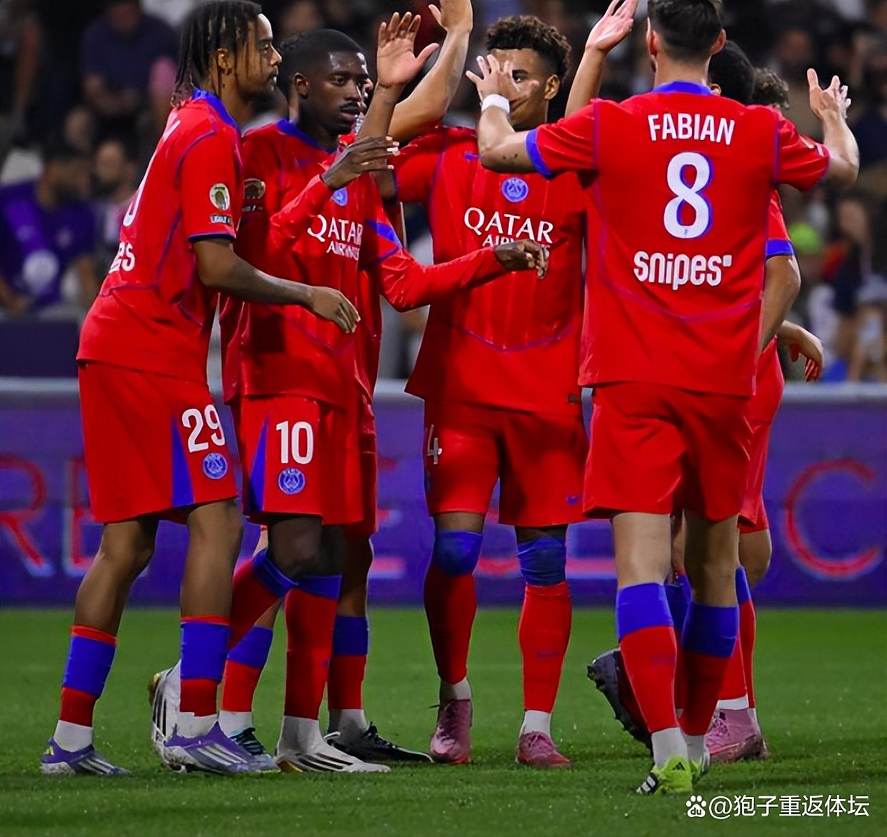 皇家马德里迎法甲关键赛；集结日豪取连胜；话题不断；赛季目标并未改变的简单介绍