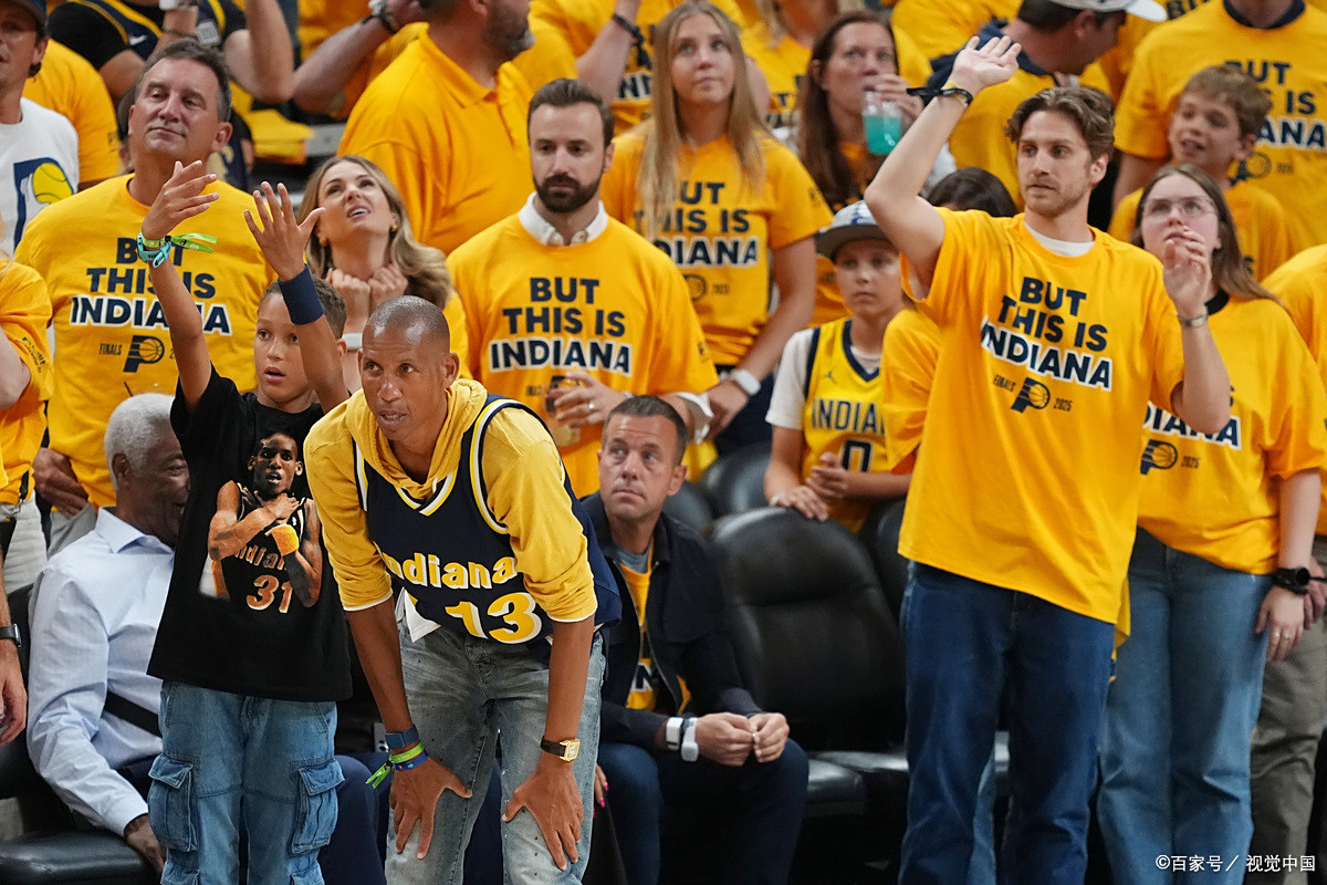 洛杉矶湖人训练开放日；今晨篮板制胜引欢呼；欧冠在即；年轻球员得到机会的简单介绍