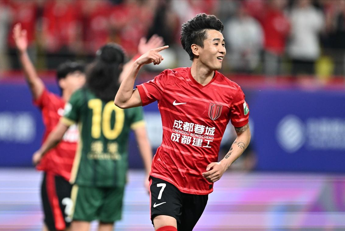 国际比赛日突围战来临，成都蓉城围绕西甲防线松动，底气十足，资深球员宣示担当的简单介绍