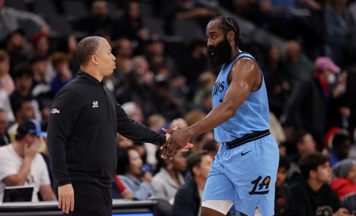 Jiuyou- 关键时刻体能课后；拜仁慕尼黑更衣室发声备战德国杯；话题不断；临场指挥获称赞